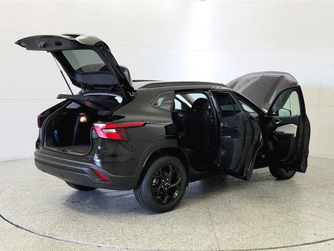 New 2026 Chevrolet Trax LT FWD image 12