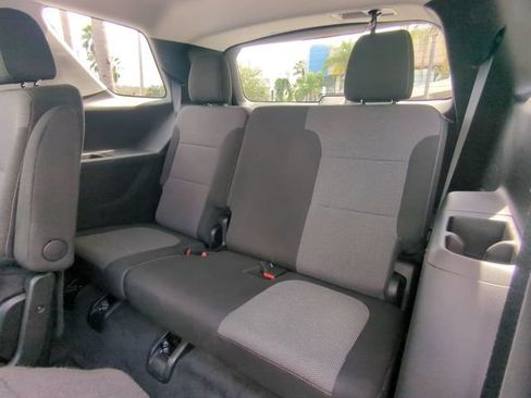 Used 2021 Chevrolet Traverse LT FWD image 15