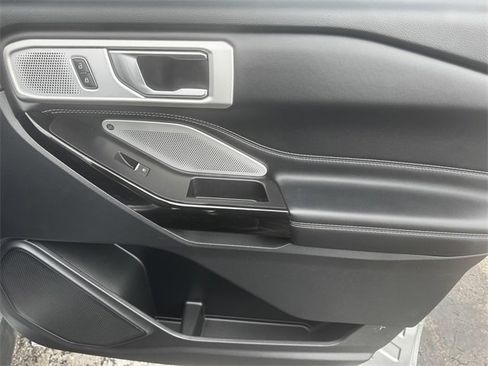 Used 2021 Ford Explorer ST w/ ST Street Pack image 13