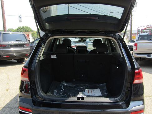 New 2024 Volkswagen Taos SE image 13