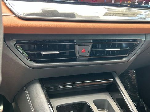 New 2026 Volkswagen Tiguan SEL R-Line AWD/4WD image 37