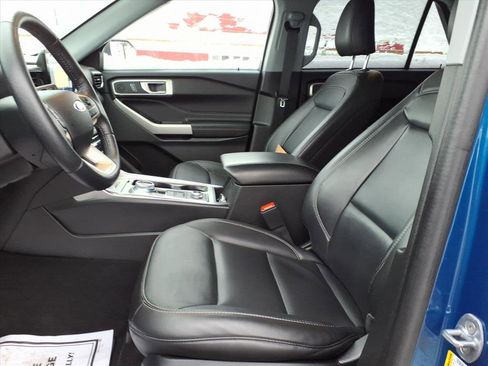Certified 2023 Ford Explorer XLT w/ Equipment Group 202A image 16