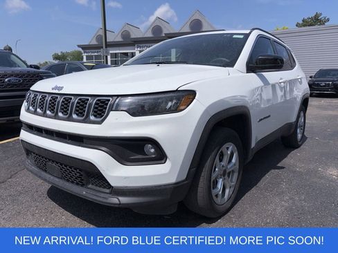Used 2025 Jeep Compass Latitude AWD/4WD image 1