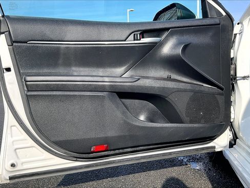 Used 2024 Toyota Camry SE image 21