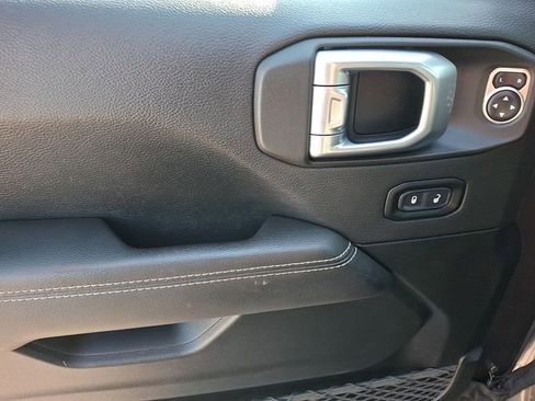 Used 2021 Jeep Wrangler Unlimited Sahara AWD/4WD image 12