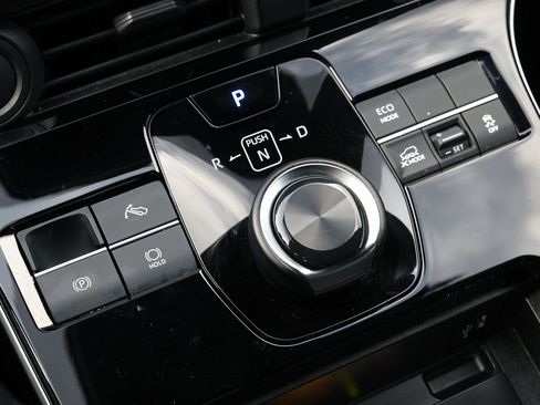 Used 2024 Toyota bZ4X XLE image 24