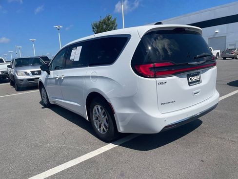 Used 2025 Chrysler Pacifica Select FWD image 5