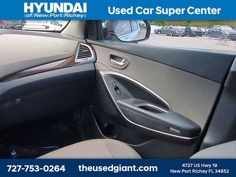 Used 2017 Hyundai Santa Fe SE FWD image 18