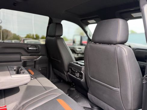 Used 2023 GMC Sierra 2500 AT4 image 31