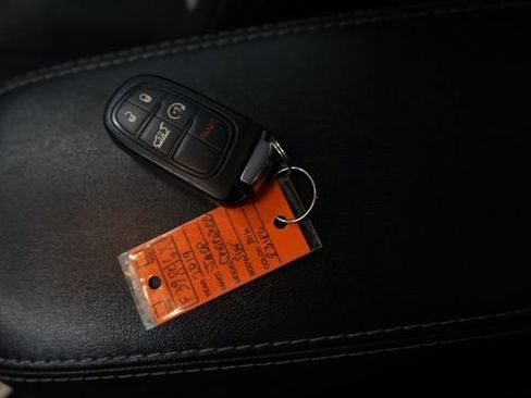 Used 2019 Jeep Cherokee Limited image 22