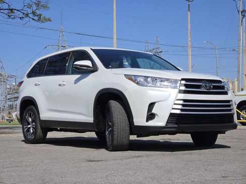 Used 2019 Toyota Highlander LE FWD image 8