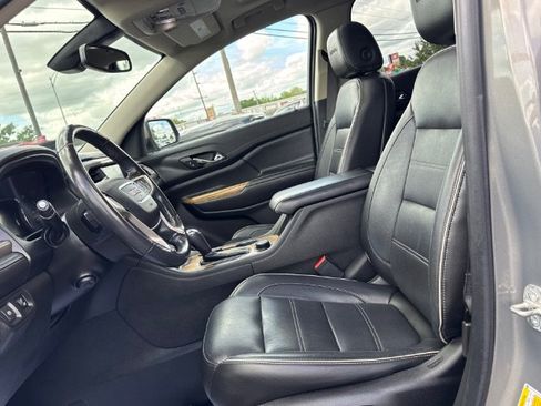 Used 2019 GMC Acadia Denali w/ Technology Package FWD image 12