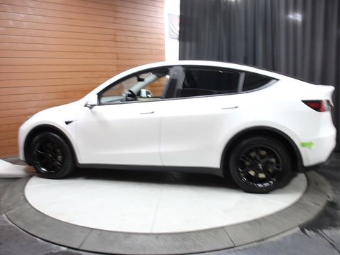 Used 2023 Tesla Model Y Long Range image 9