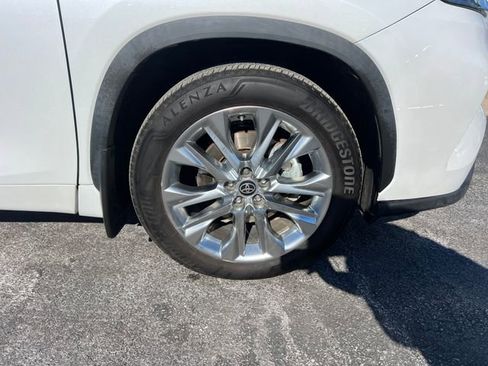 Used 2022 Toyota Highlander Limited image 11
