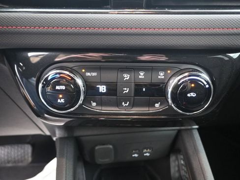 Used 2024 Chevrolet TrailBlazer RS w/ Convenience Package image 11