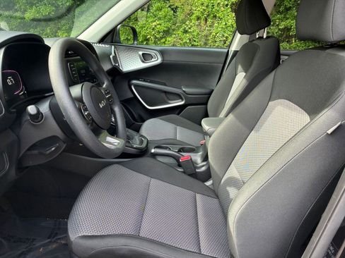 Used 2025 Kia Soul LX w/ LX Technology Package FWD image 28
