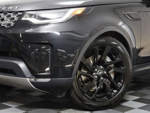 Used 2025 Land Rover Discovery S image 3