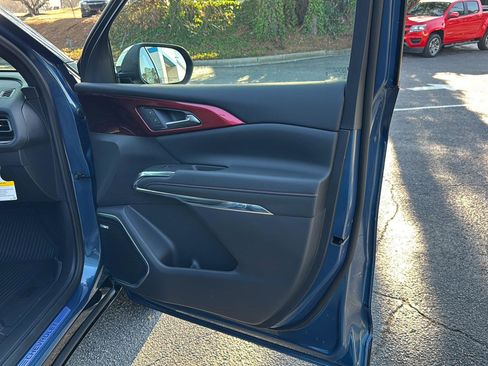New 2026 Chevrolet Traverse RS w/ LPO, Floor Liner Package FWD image 12