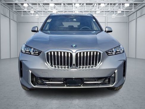 New 2026 BMW X5 xDrive50e image 2