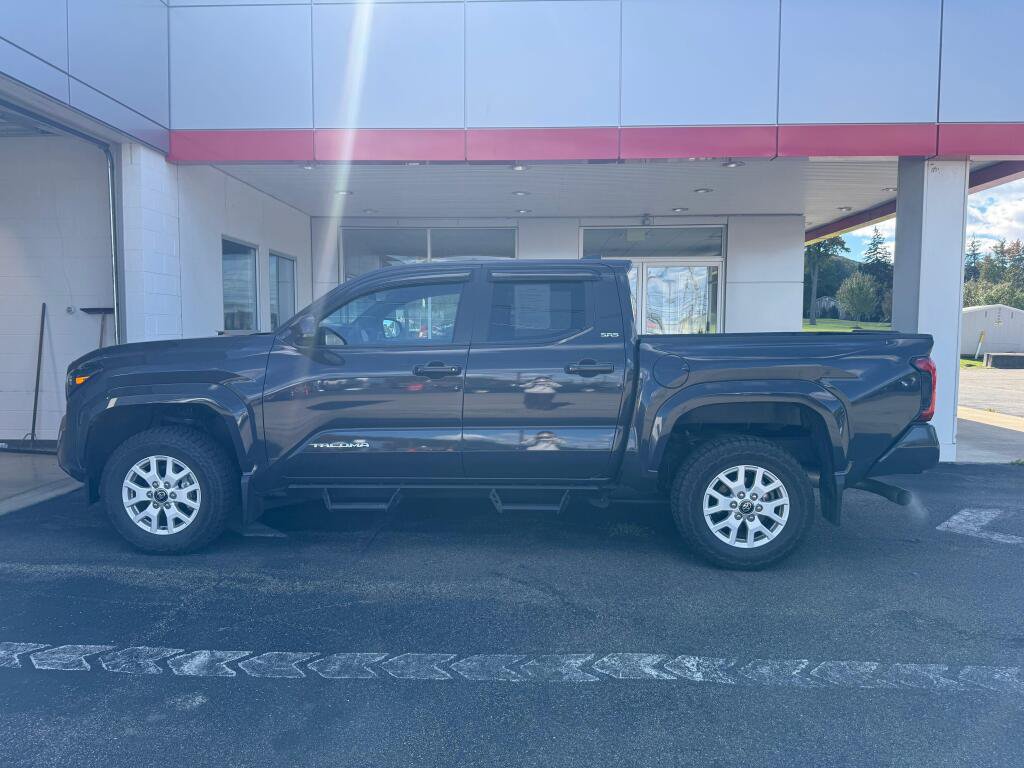 Certified 2025 Toyota Tacoma SR5 AWD/4WD image 2