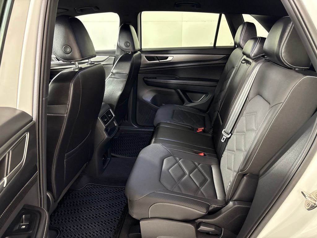 Used 2024 Volkswagen Atlas Cross Sport SE FWD image 27