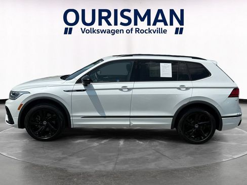 Used 2023 Volkswagen Tiguan SE R-Line FWD image 3