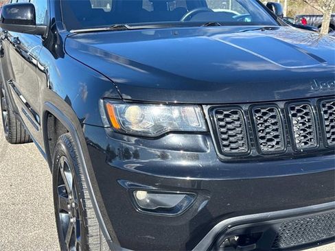 Used 2019 Jeep Grand Cherokee Laredo image 11