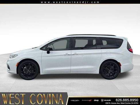 Used 2026 Chrysler Pacifica Limited w/ S Appearance Package FWD image 4