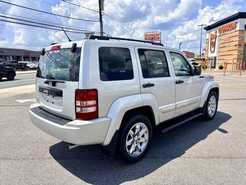 Used 2012 Jeep Liberty Sport AWD/4WD image 6