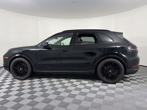 Certified 2024 Porsche Cayenne AWD/4WD image 2