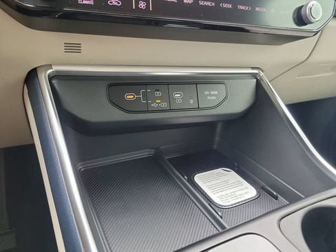 New 2026 Kia Carnival EX FWD image 25
