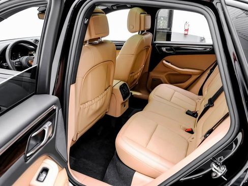 Used 2025 Porsche Macan image 41