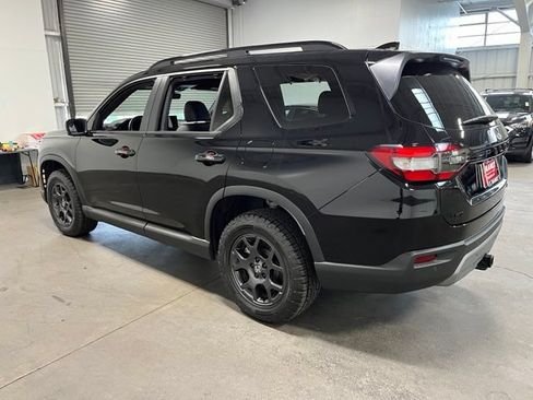 Used 2025 Honda Pilot TrailSport image 5