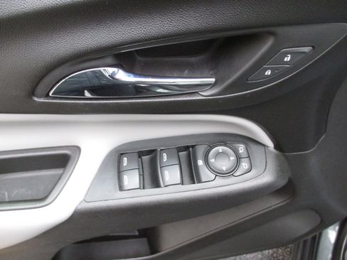 Used 2020 Chevrolet Equinox LS w/ LS Convenience Package image 10