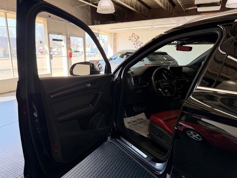 Used 2018 Audi SQ5 Prestige w/ Prestige Package image 18