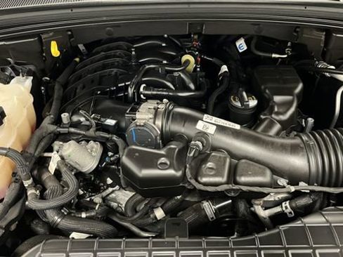 Used 2024 Jeep Grand Cherokee Limited w/ Black Appearance Package image 28