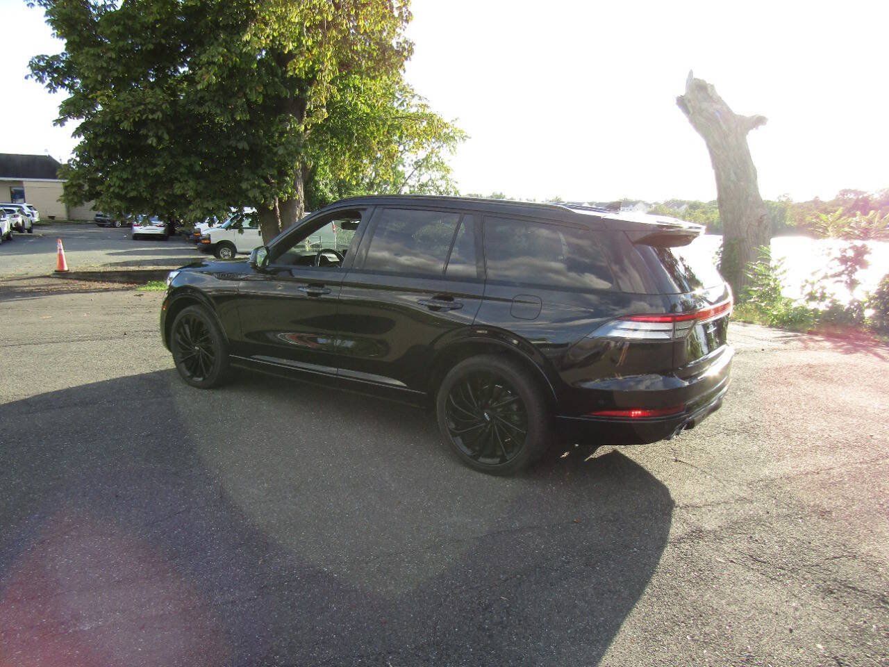 Used 2023 Lincoln Aviator Reserve w/ Equipment Group 201A AWD/4WD image 3