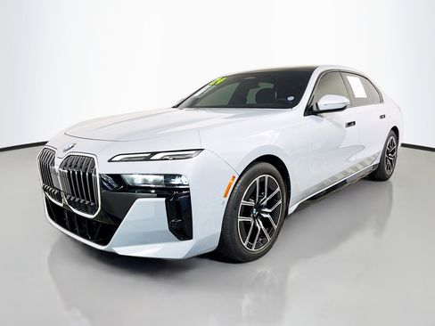 Used 2024 BMW 740i RWD image 10