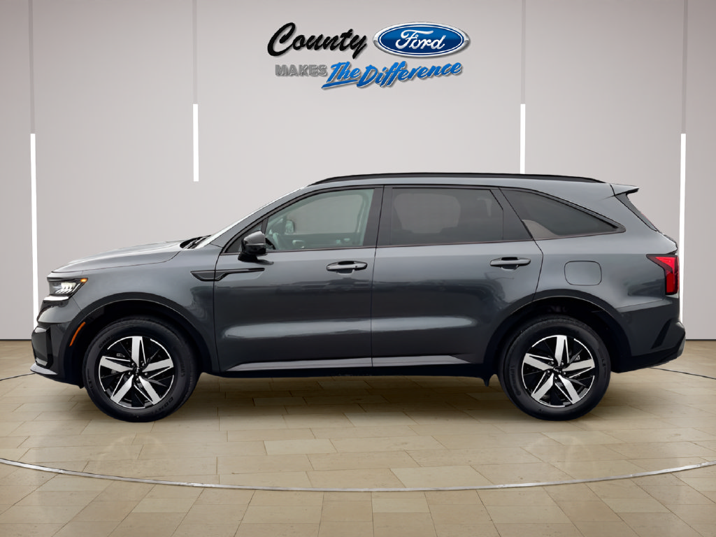Used 2023 Kia Sorento S w/ Panoramic Sunroof Package FWD image 3