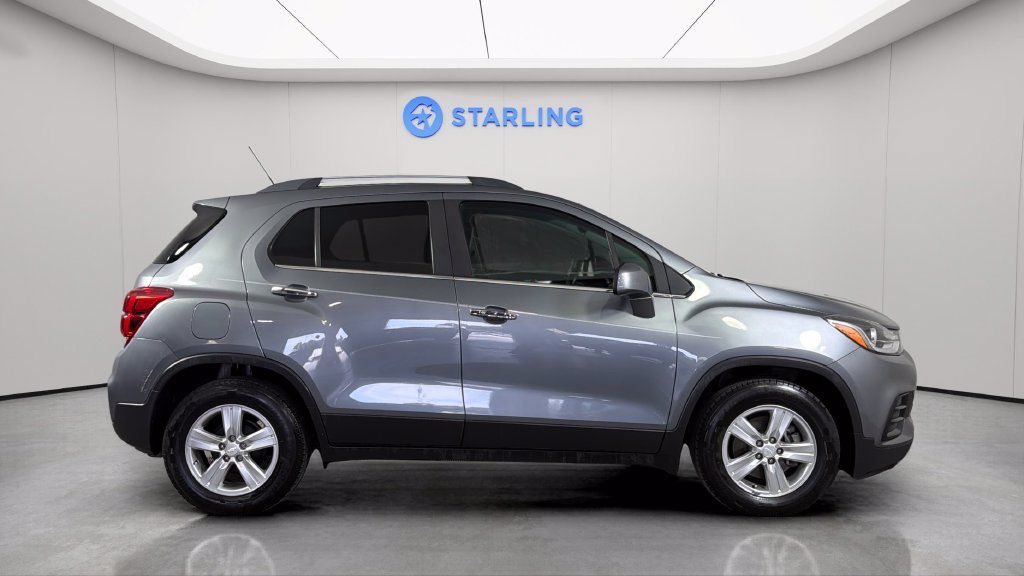 Used 2020 Chevrolet Trax LT w/ LT Convenience Package FWD image 11