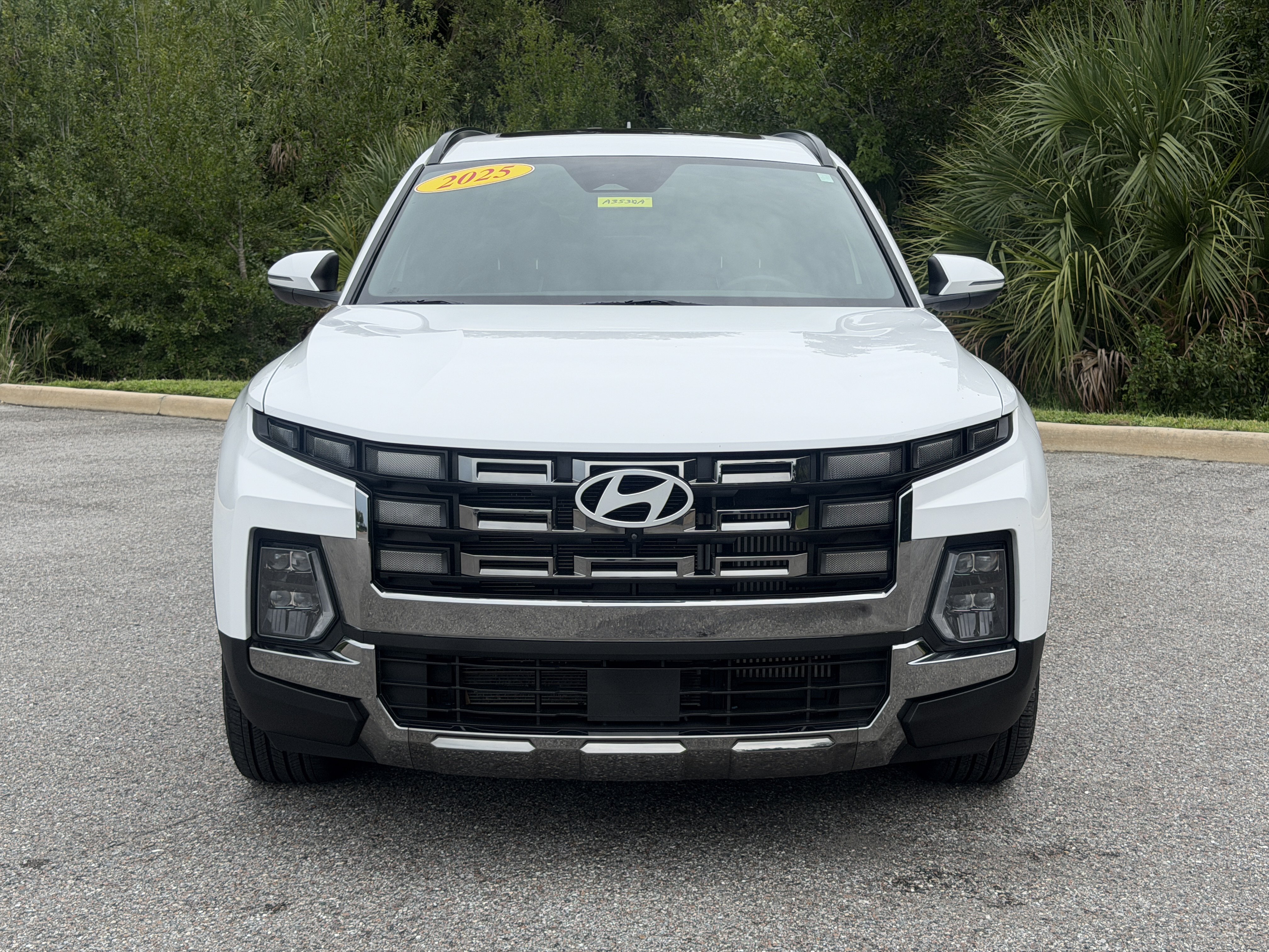 Used 2025 Hyundai Santa Cruz Limited AWD/4WD image 2