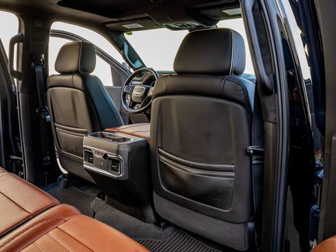 Used 2025 GMC Sierra 2500 Denali Ultimate image 32