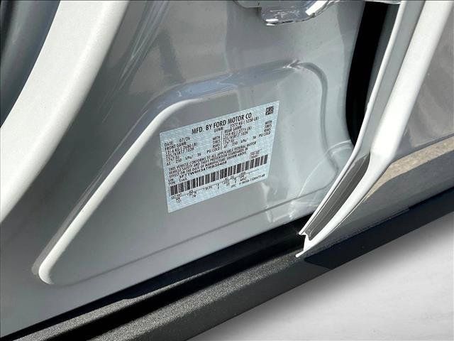New 2026 Ford Maverick XLT w/ XLT Luxury Package FWD image 11