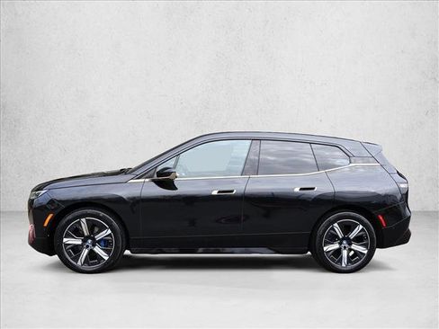 Used 2023 BMW iX xDrive50 w/ Sport Package AWD/4WD image 9