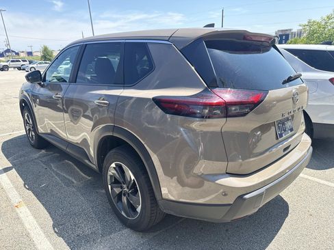 Used 2025 Nissan Rogue SV AWD/4WD image 6