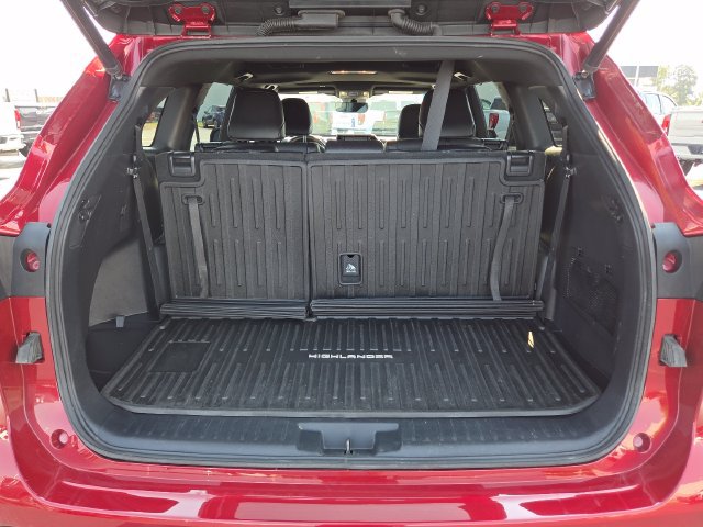 Used 2021 Toyota Highlander XSE AWD/4WD image 19