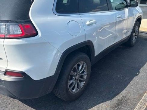 Used 2019 Jeep Cherokee Latitude Plus w/ Comfort/Convenience Group AWD/4WD image 12