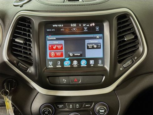 Used 2017 Jeep Cherokee Latitude w/ Safety/Convenience Group image 19