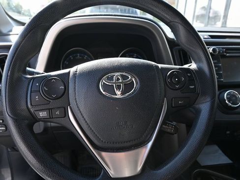 Used 2018 Toyota RAV4 LE image 14