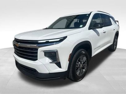 Used 2024 Chevrolet Traverse LT